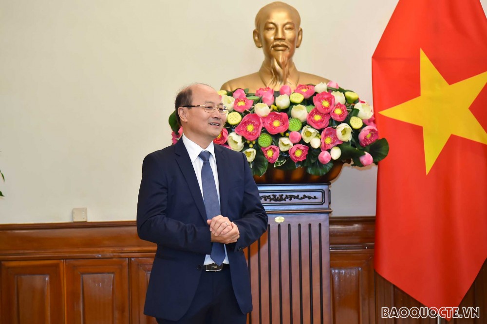 Thay mặt ông Nguyễn Hoài Nam, ông Lê Dũng chân thành cảm ơn sự tin tưởng của Lãnh đạo Bộ đối với các cán bộ được tiếp nhận, điều động lần này, khẳng định sẽ nỗ lực hết sức mình, phát huy năng lực để hoàn thành tốt nhiệm vụ được Bộ trưởng và tập thể Lãnh đạo Bộ giao phó.