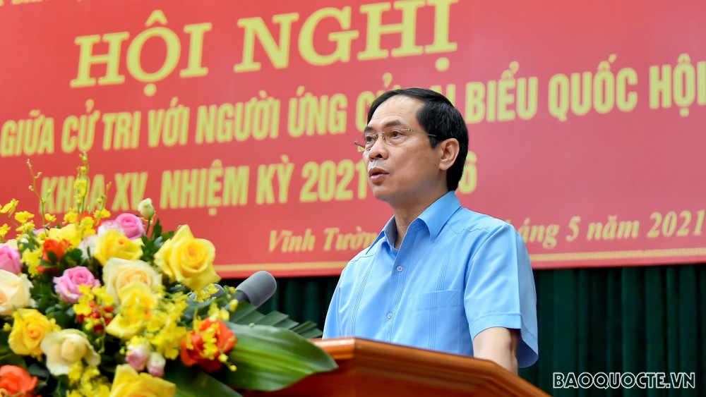 Ngày 12/5, Bộ trưởng Ngoại giao Bùi Thanh Sơn phát biểu vận động bầu cử tại huyện Vĩnh Tường, tỉnh Vĩnh Phúc. (Ảnh: Tuấn Anh) Ngày 12/5, Bộ trưởng Ngoại giao Bùi Thanh Sơn phát biểu vận động bầu cử tại huyện Vĩnh Tường, tỉnh Vĩnh Phúc. (Ảnh: Tuấn Anh)