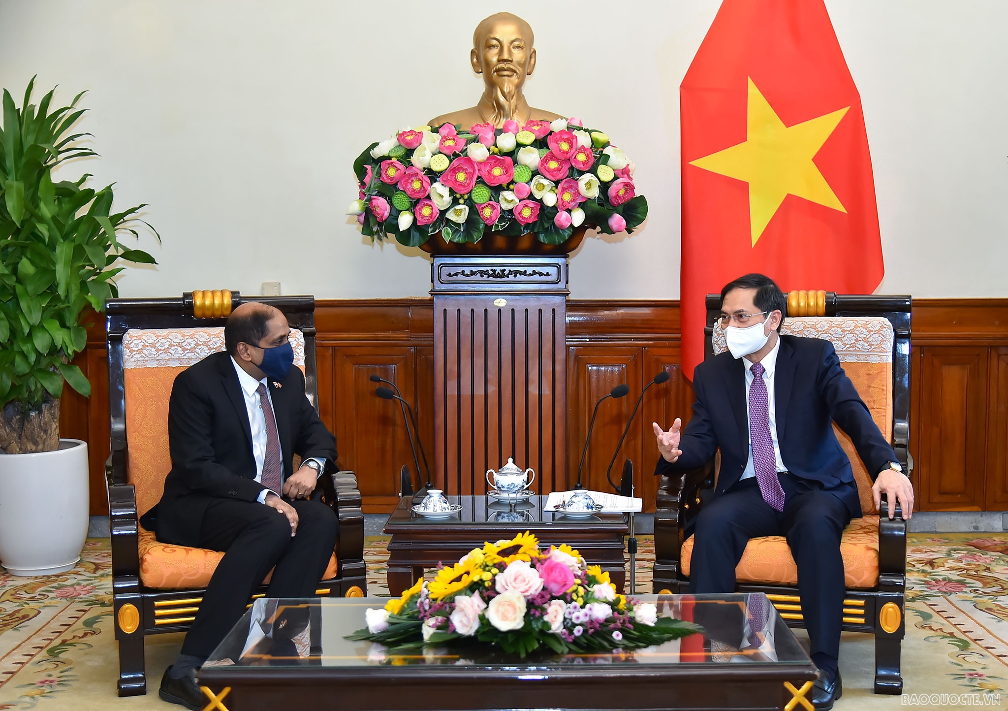 Chiều ngày 26/5, Bộ trưởng Ngoại giao Bùi Thanh Sơn đã tiếp Đại sứ Jaya Ratnam đến chào xã giao sau khi bắt đầu nhiệm kỳ tại Việt Nam. (Ảnh: Tuấn Anh)