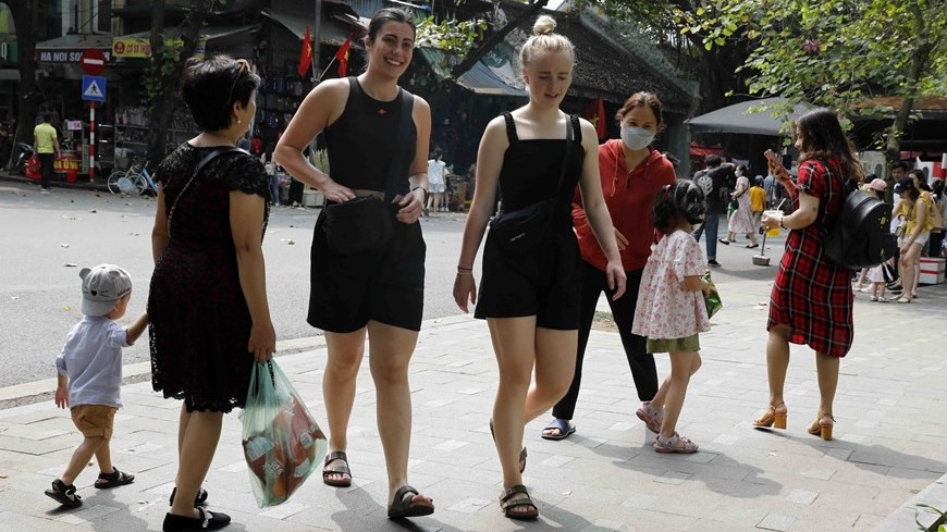 'Tiếp lửa' cho ngành du lịch, Chính phủ đề xuất mở rộng cấp visa điện tử, đơn phương miễn thị thực