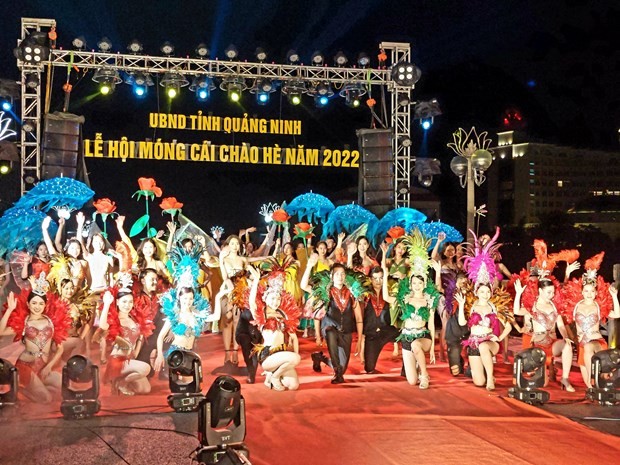 Màn trình diễn Carnaval tại sự kiện Móng Cái chào hè. (Nguồn: TTXVN) Màn trình diễn Carnaval tại sự kiện Móng Cái chào hè. (Nguồn: TTXVN)