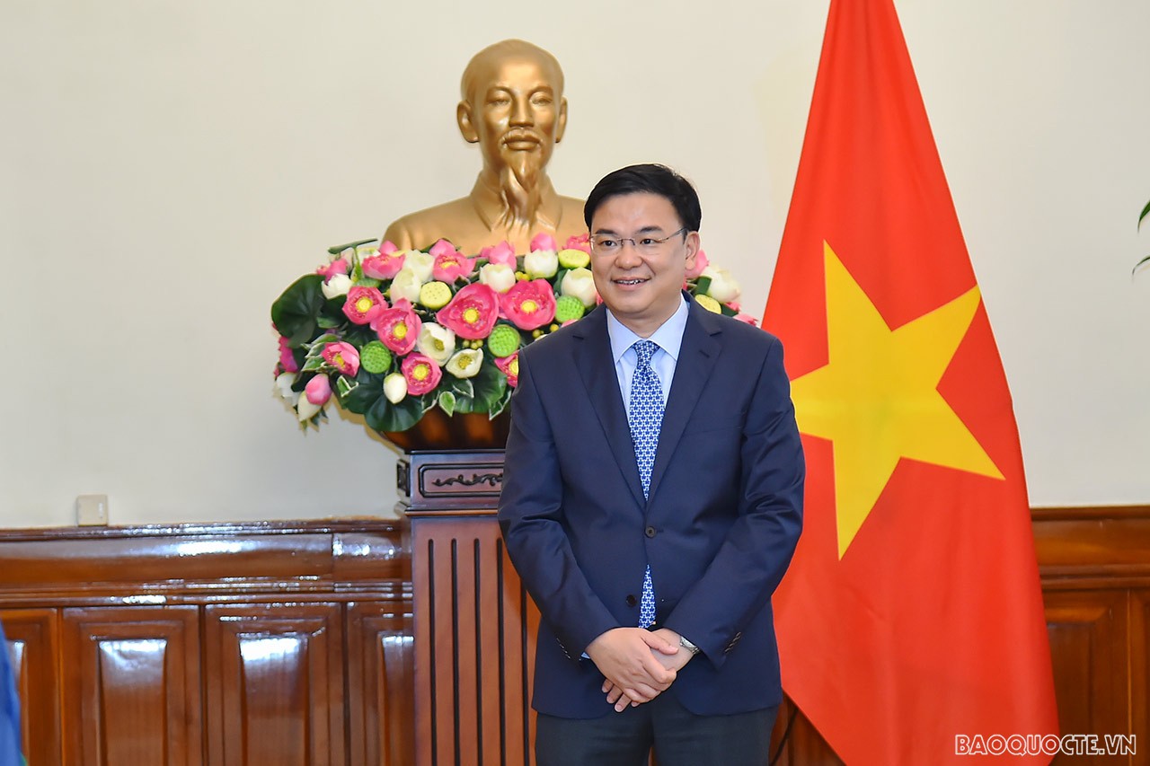 Phát biểu tại buổi lễ trao quyết định, Thứ trưởng Ngoại giao Phạm Quang Hiệu chúc mừng các cán bộ được điều động vào vị trí công tác mới; khẳng định, đây là sự tin tưởng của Ban cán sự Đảng Bộ, Lãnh đạo Bộ đối với phẩm chất, năng lực của cán bộ nhận quyết định.