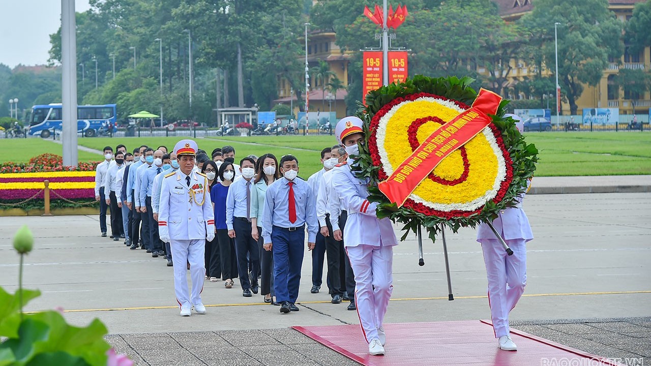 Lãnh đạo Bộ Ngoại giao vào Lăng viếng Bác nhân dịp kỷ niệm 132 năm Ngày sinh Chủ tịch Hồ Chí Minh