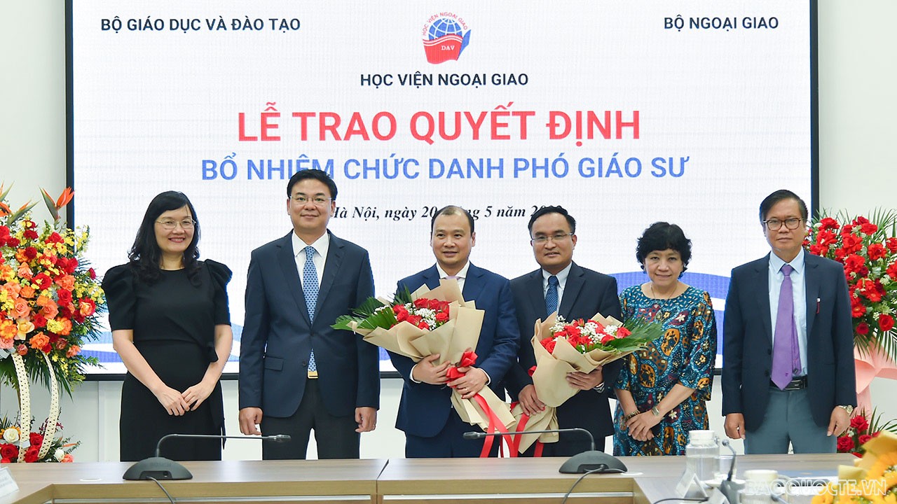 Học viện Ngoại giao trao quyết định bổ nhiệm chức danh Phó Giáo sư năm 2021 Học viện Ngoại giao trao quyết định bổ nhiệm chức danh Phó Giáo sư năm 2021