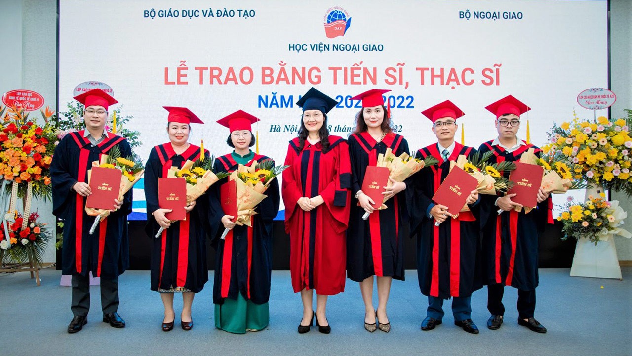 Học viện Ngoại giao trao bằng Tiến sĩ, Thạc sĩ năm học 2021-2022 Học viện Ngoại giao trao bằng Tiến sĩ, Thạc sĩ năm học 2021-2022