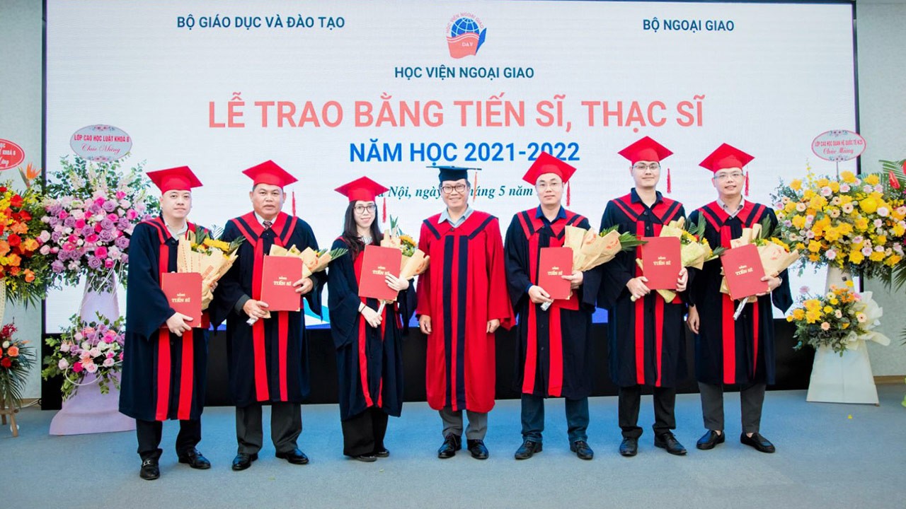 Học viện Ngoại giao trao bằng Tiến sĩ, Thạc sĩ năm học 2021-2022 Học viện Ngoại giao trao bằng Tiến sĩ, Thạc sĩ năm học 2021-2022