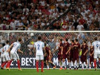 gerard pique huc do xe buyt hai tang czech