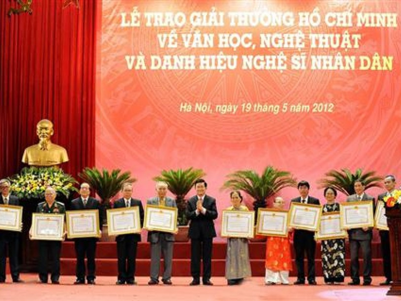 Lập Hội đồng cấp Nhà nước xét tặng giải thưởng về văn học, nghệ thuật