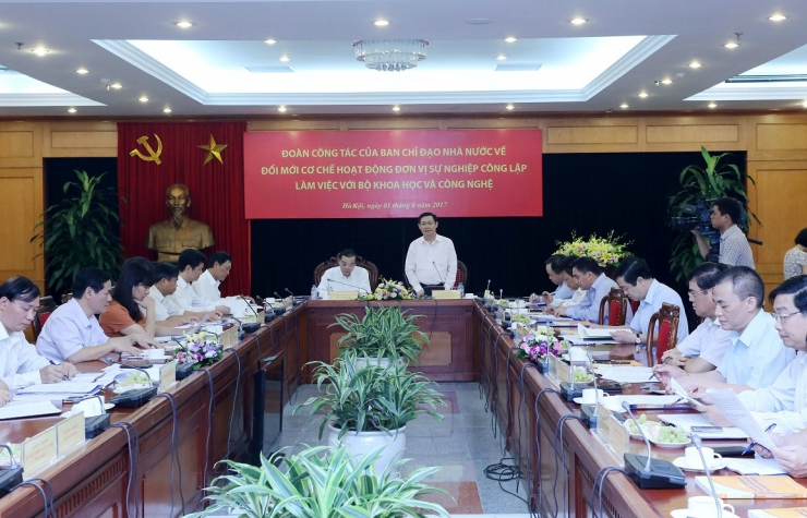 Nhà nước đặt hàng không phân biệt công - tư