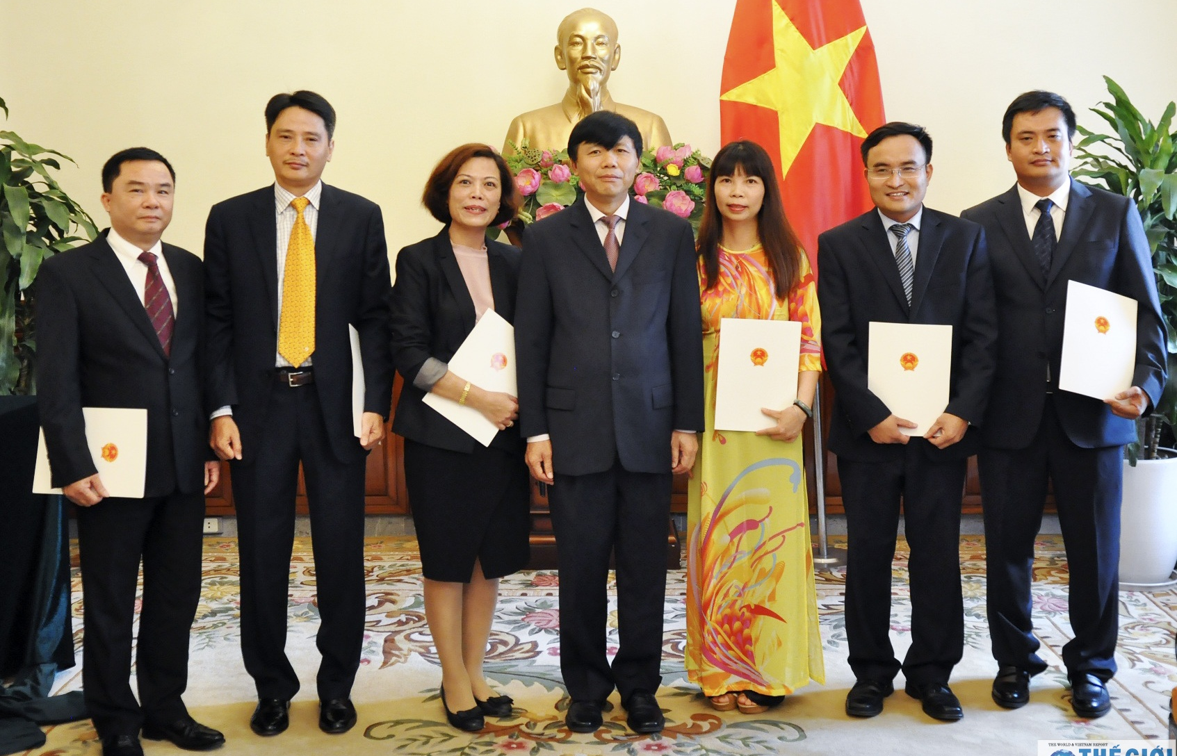 Bộ Ngoại giao trao quyết định điều động, phân công cán bộ cấp Vụ