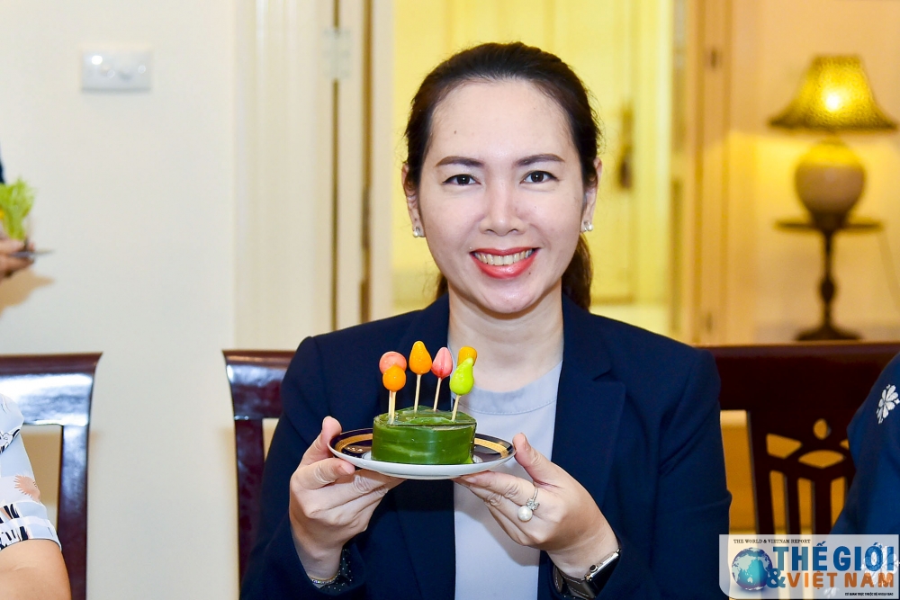 nhom phu nu cong dong asean tham gia lam mon an cung dinh thai lan