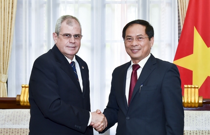 Thứ trưởng Thường trực Bùi Thanh Sơn tiếp Thư ký Hội đồng Nhà nước Cuba