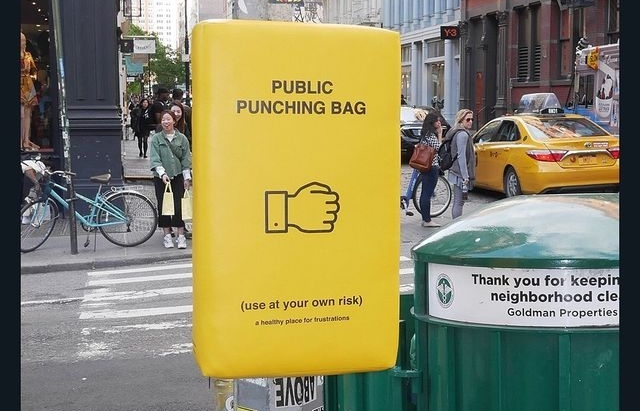 Đệm “đấm bốc” giúp người dân thành phố bớt... stress