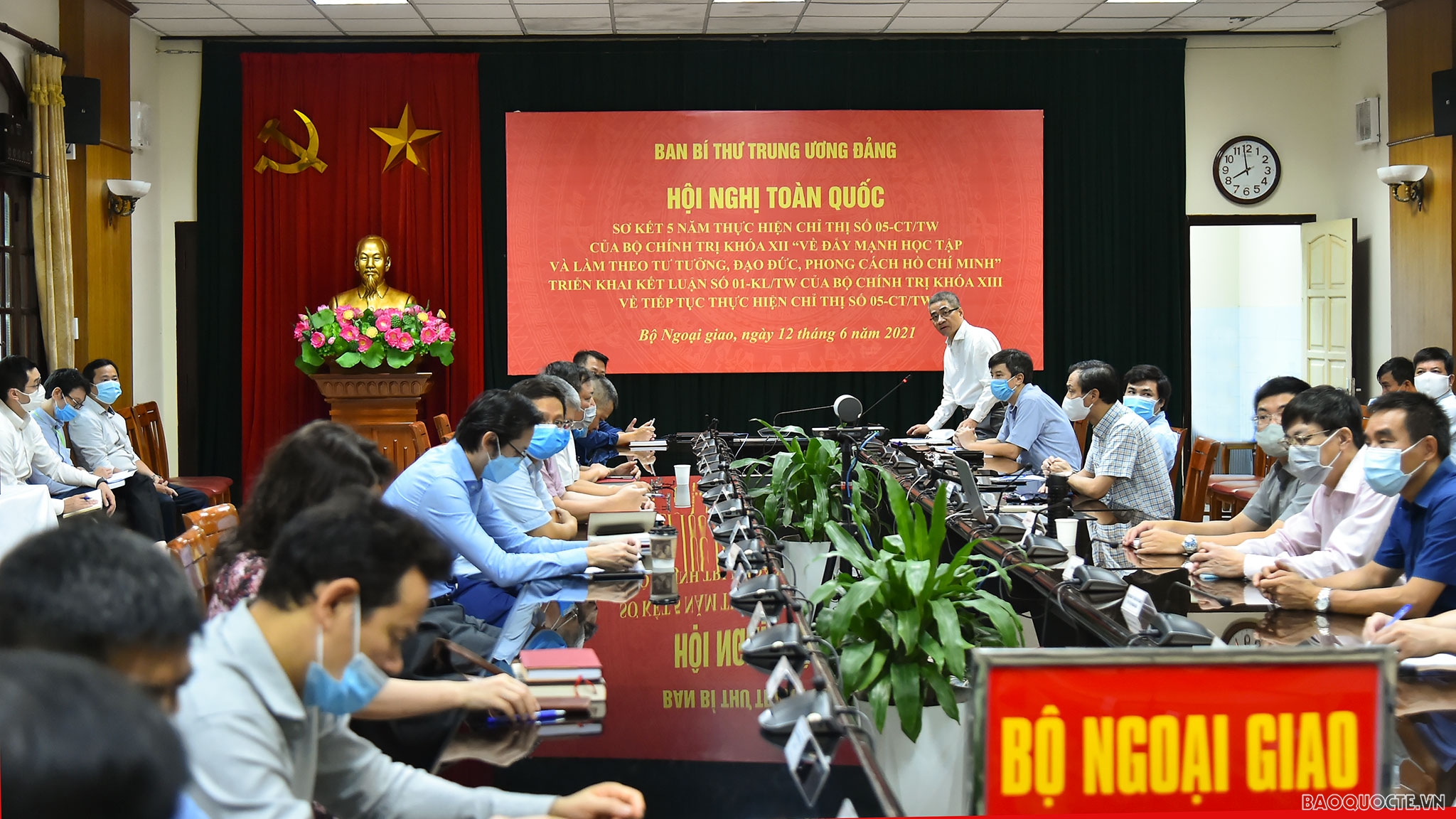 Đảng ủy Bộ Ngoại giao dự Hội nghị trực tuyến học tập và làm theo tư tưởng, đạo đức, phong cách Hồ Chí Minh theo Chỉ thị 05-CT/TW Đảng ủy Bộ Ngoại giao dự Hội nghị trực tuyến học tập và làm theo tư tưởng, đạo đức, phong cách Hồ Chí Minh theo Chỉ thị 05-CT/TW