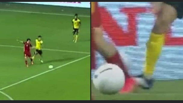 World Cup 2022: Ngã trong vòng cấm Malaysia, Văn Toàn nói gì, giới trọng tài trong nước đưa ra nhận định