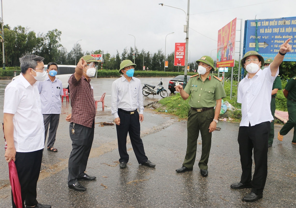 Phát hiện chùm 3 ca mắc Covid-19, Hà Tĩnh thiết lập vùng cách ly y tế toàn xã Thạch Kim và thị trấn Lộc Hà Covid-19: Phát hiện chùm 3 ca mắc, Hà Tĩnh cách ly y tế toàn xã Thạch Kim và thị trấn Lộc Hà