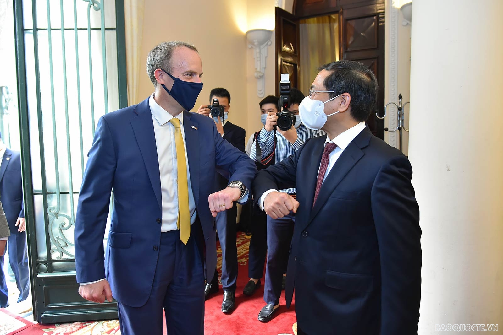 Bộ trưởng Ngoại giao Bùi Thanh Sơn đón, hội đàm với Bộ trưởng Ngoại giao Anh Dominic Raab