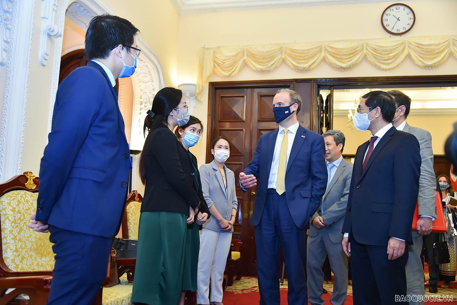 Bộ trưởng Ngoại giao Bùi Thanh Sơn đón, hội đàm với Bộ trưởng Ngoại giao Anh Dominic Raab