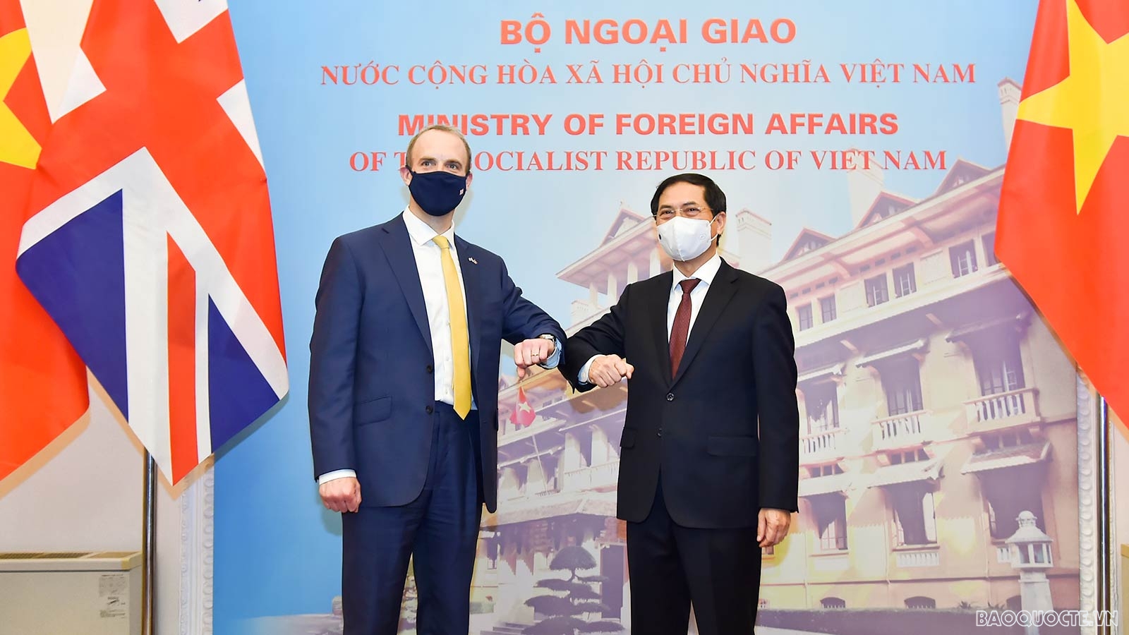 Bộ trưởng Ngoại giao Bùi Thanh Sơn đón, hội đàm với Bộ trưởng Ngoại giao Anh Dominic Raab