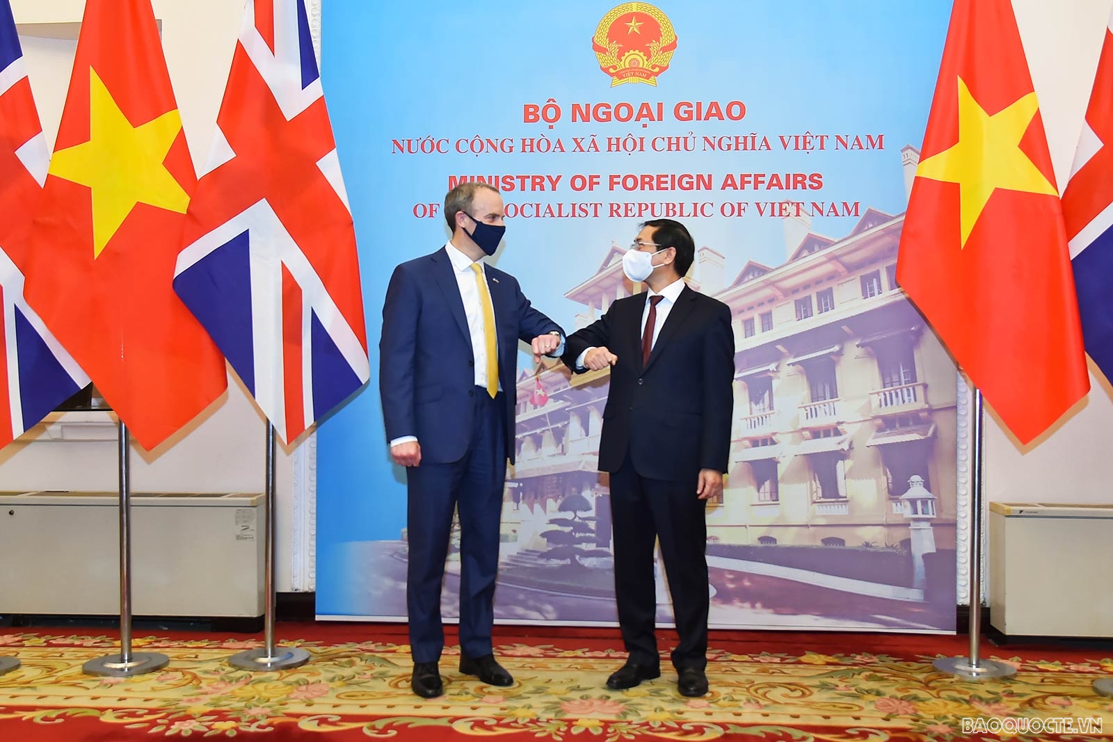 Bộ trưởng Ngoại giao Bùi Thanh Sơn đón, hội đàm với Bộ trưởng Ngoại giao Anh Dominic Raab