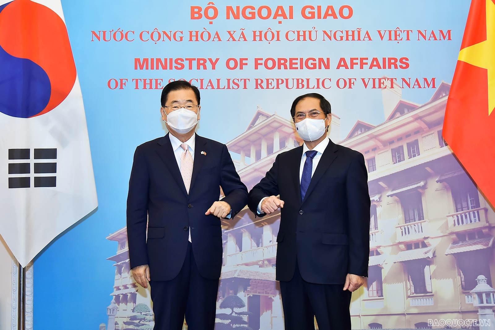 Bộ trưởng Ngoại giao Bùi Thanh Sơn đón, hội đàm với Bộ trưởng Ngoại giao Hàn Quốc Chung Eui Yong Bộ trưởng Ngoại giao Bùi Thanh Sơn đón, hội đàm với Bộ trưởng Ngoại giao Hàn Quốc Chung Eui Yong