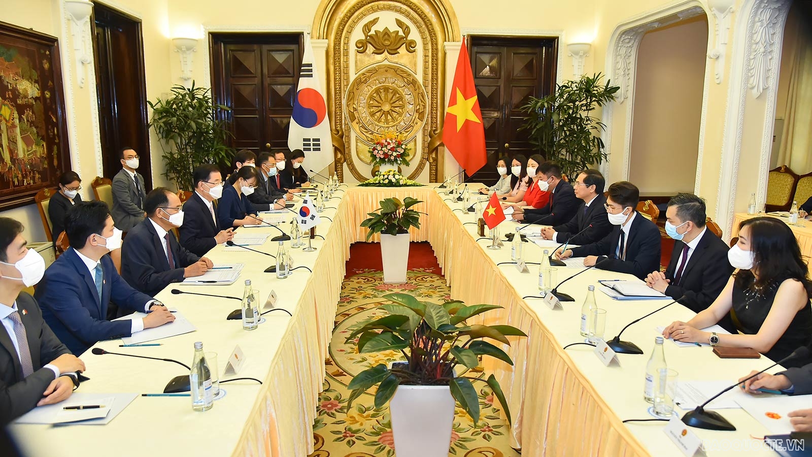 Bộ trưởng Ngoại giao Bùi Thanh Sơn đón, hội đàm với Bộ trưởng Ngoại giao Hàn Quốc Chung Eui Yong Bộ trưởng Ngoại giao Bùi Thanh Sơn đón, hội đàm với Bộ trưởng Ngoại giao Hàn Quốc Chung Eui Yong