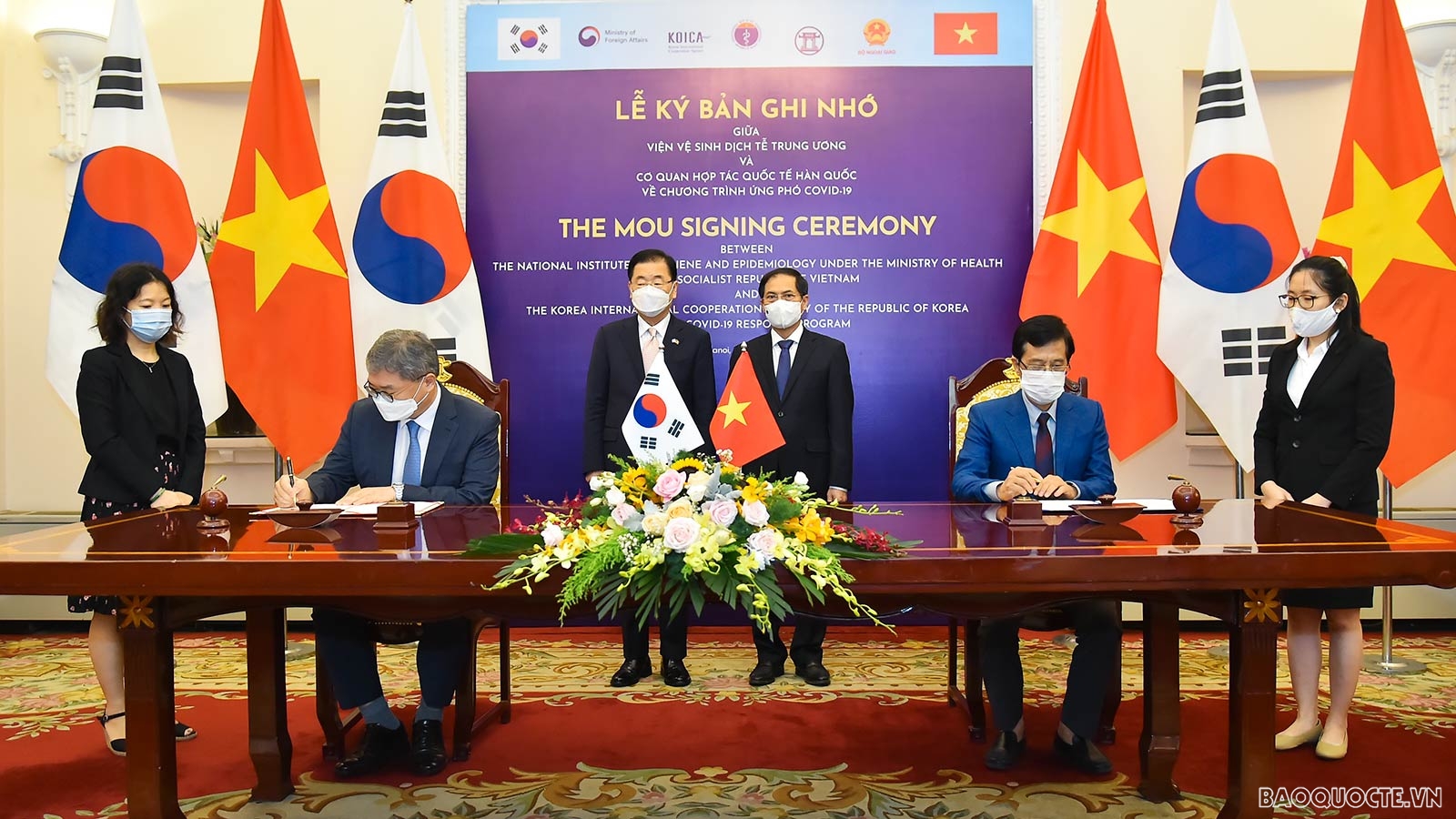 Bộ trưởng Ngoại giao Bùi Thanh Sơn đón, hội đàm với Bộ trưởng Ngoại giao Hàn Quốc Chung Eui Yong Bộ trưởng Ngoại giao Bùi Thanh Sơn đón, hội đàm với Bộ trưởng Ngoại giao Hàn Quốc Chung Eui Yong