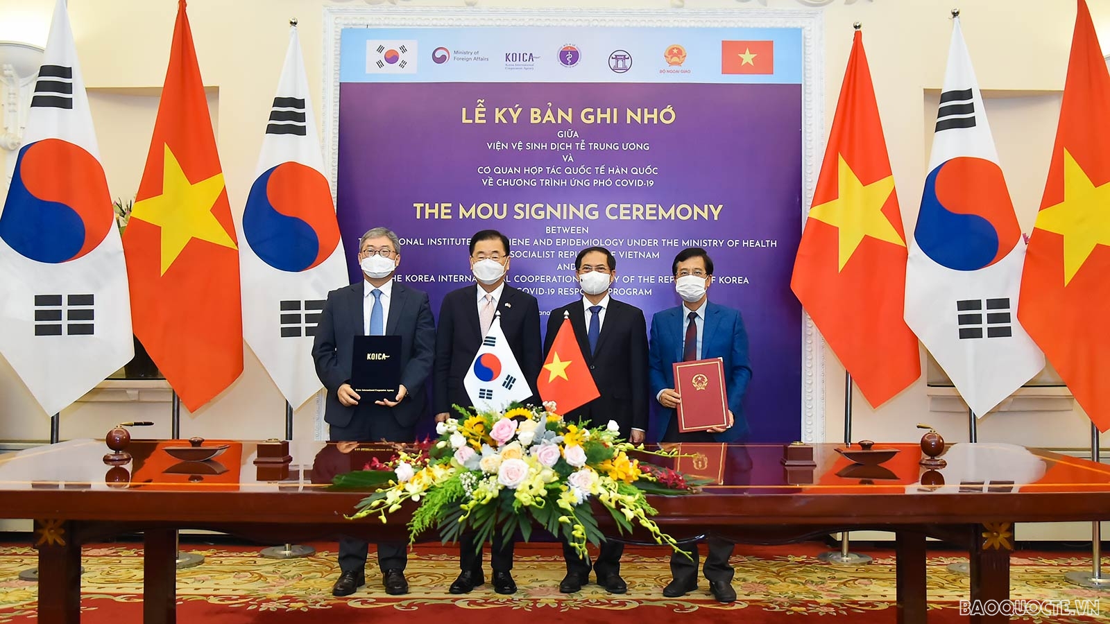 Bộ trưởng Ngoại giao Bùi Thanh Sơn đón, hội đàm với Bộ trưởng Ngoại giao Hàn Quốc Chung Eui Yong Bộ trưởng Ngoại giao Bùi Thanh Sơn đón, hội đàm với Bộ trưởng Ngoại giao Hàn Quốc Chung Eui Yong