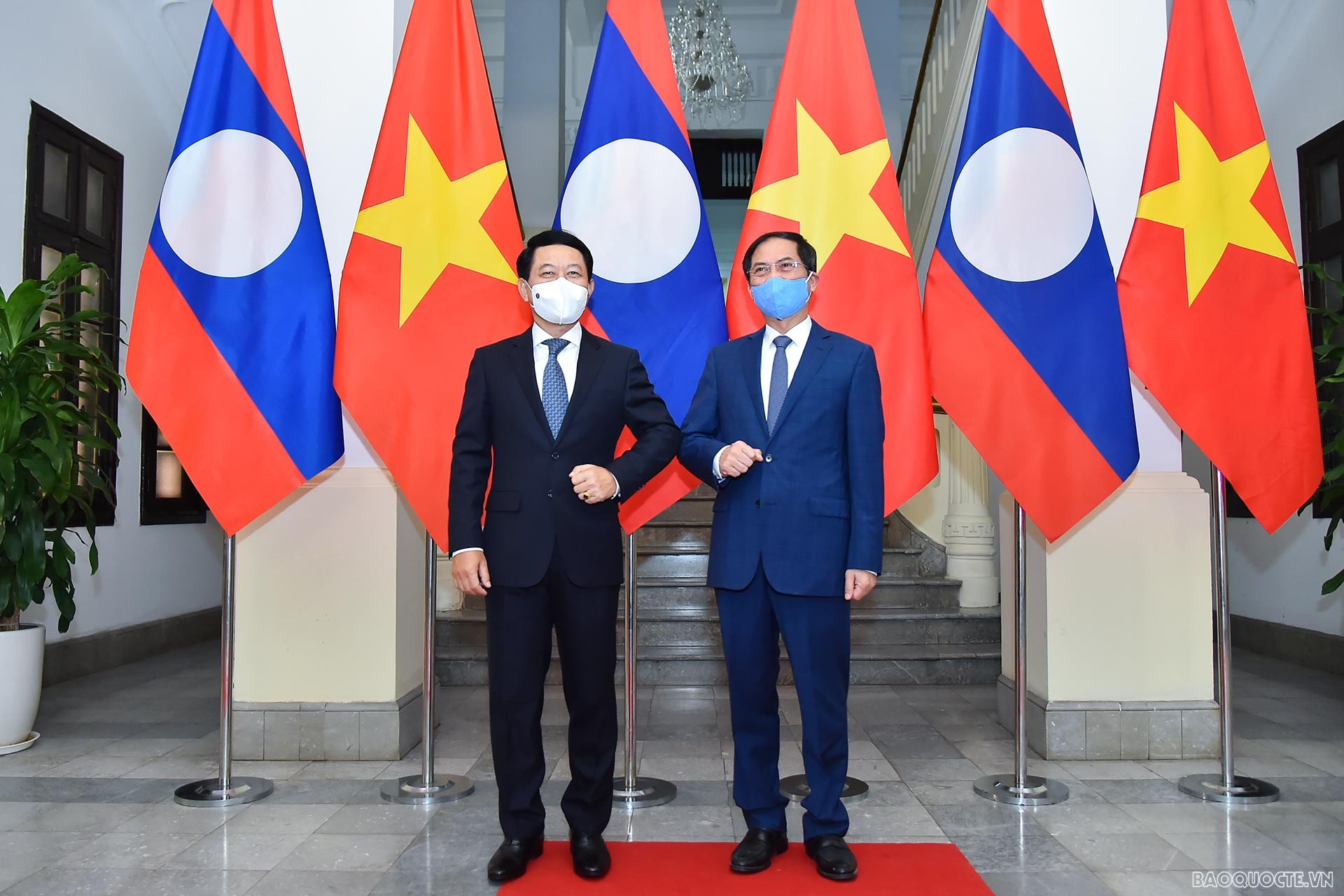 Bộ trưởng Ngoại giao Bùi Thanh Sơn tiếp Bộ trưởng Ngoại giao Lào Saleumxay Kommasith