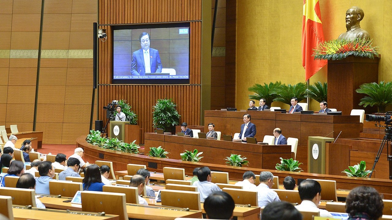 Hôm nay (ngày 8/6), Quốc hội tiếp tục chất vấn các lĩnh vực nông nghiệp; tài chính tiền tệ, mua sắm công và thao túng thị trường chứng khoán