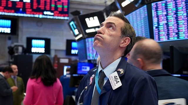 Chứng khoán Mỹ và châu Âu 'đỏ lửa', giá dầu lao dốc, giá vàng đi ngược chiều