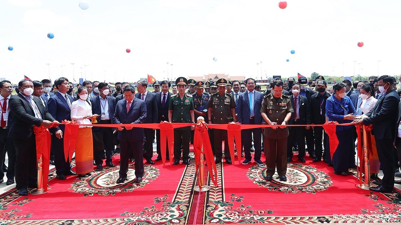 Những bức ảnh quý về quan hệ hữu nghị Việt Nam Campuchia: 55 năm chảy mãi nghĩa tình