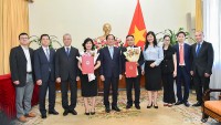 Bộ trưởng Ngoại giao trao quyết định bổ nhiệm Tổng lãnh sự Việt Nam tại Luang Prabang, Lào và Vụ trưởng Vụ Chính sách đối ngoại