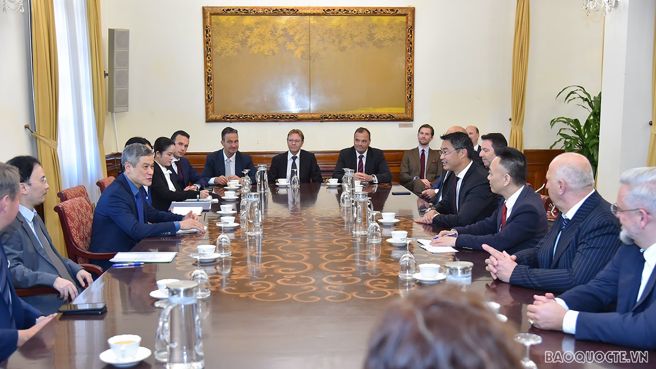 Đoàn doanh nghiệp Đức và Thụy Sỹ tìm kiếm cơ hội hợp tác đầu tư tại Việt Nam