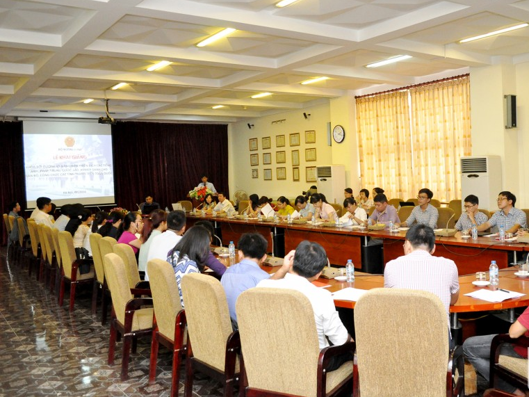 Khai giảng khóa học biên phiên dịch cho cán bộ địa phương