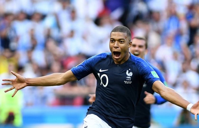 World Cup 2018: Xác định cặp tứ kết đầu tiên