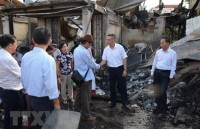 Chia sẻ khó khăn với kiều bào sau vụ hỏa hoạn ở thủ đô Phnom Penh