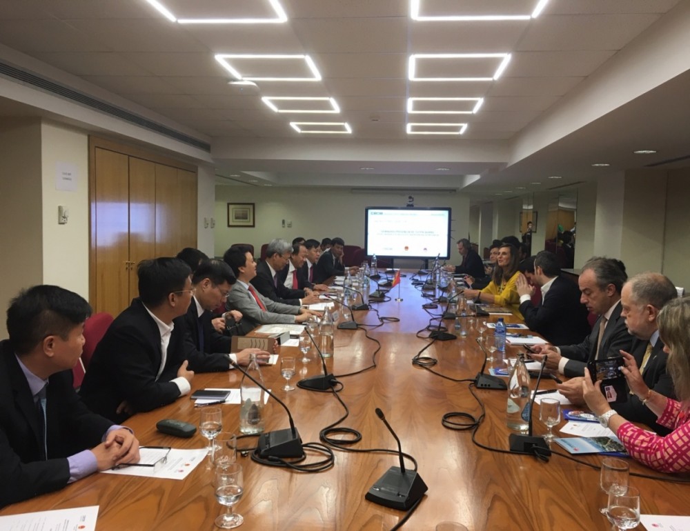 tinh tuyen quang xuc tien dau tu tai tay ban nha