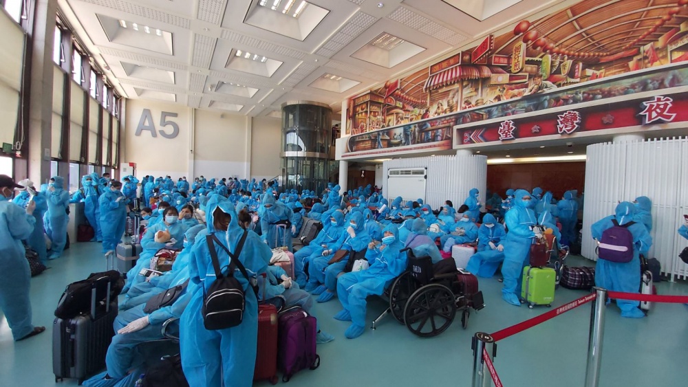 Đưa hơn 300 công dân Việt Nam từ Đài Loan (Trung Quốc) về nước an toàn dua hon 300 cong dan viet nam tu dai loan trung quoc ve nuoc an toan
