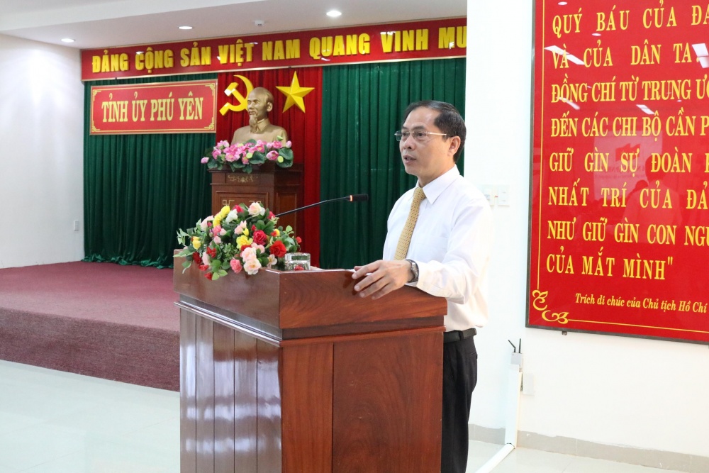 thu truong thuong truc bo ngoai giao bui thanh son tham va lam viec tai tinh phu yen