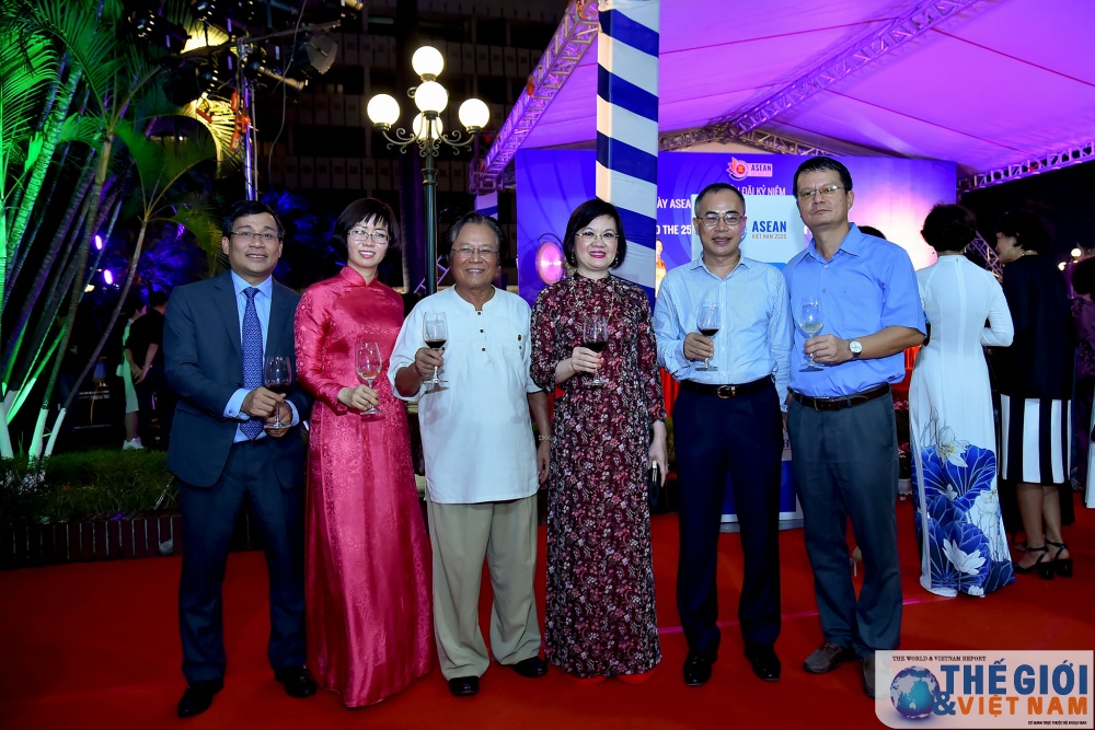 pho thu tuong pham binh minh viet nam luon gan bo voi ngoi nha chung asean 15