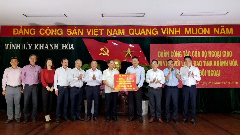 thu truong thuong truc bui thanh son tham va lam viec tai tinh khanh hoa 2