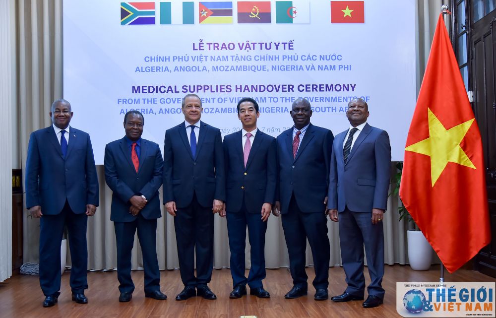 viet nam trao tang vat tu y te ho tro cac nuoc chau phi phong chong covid 19 8