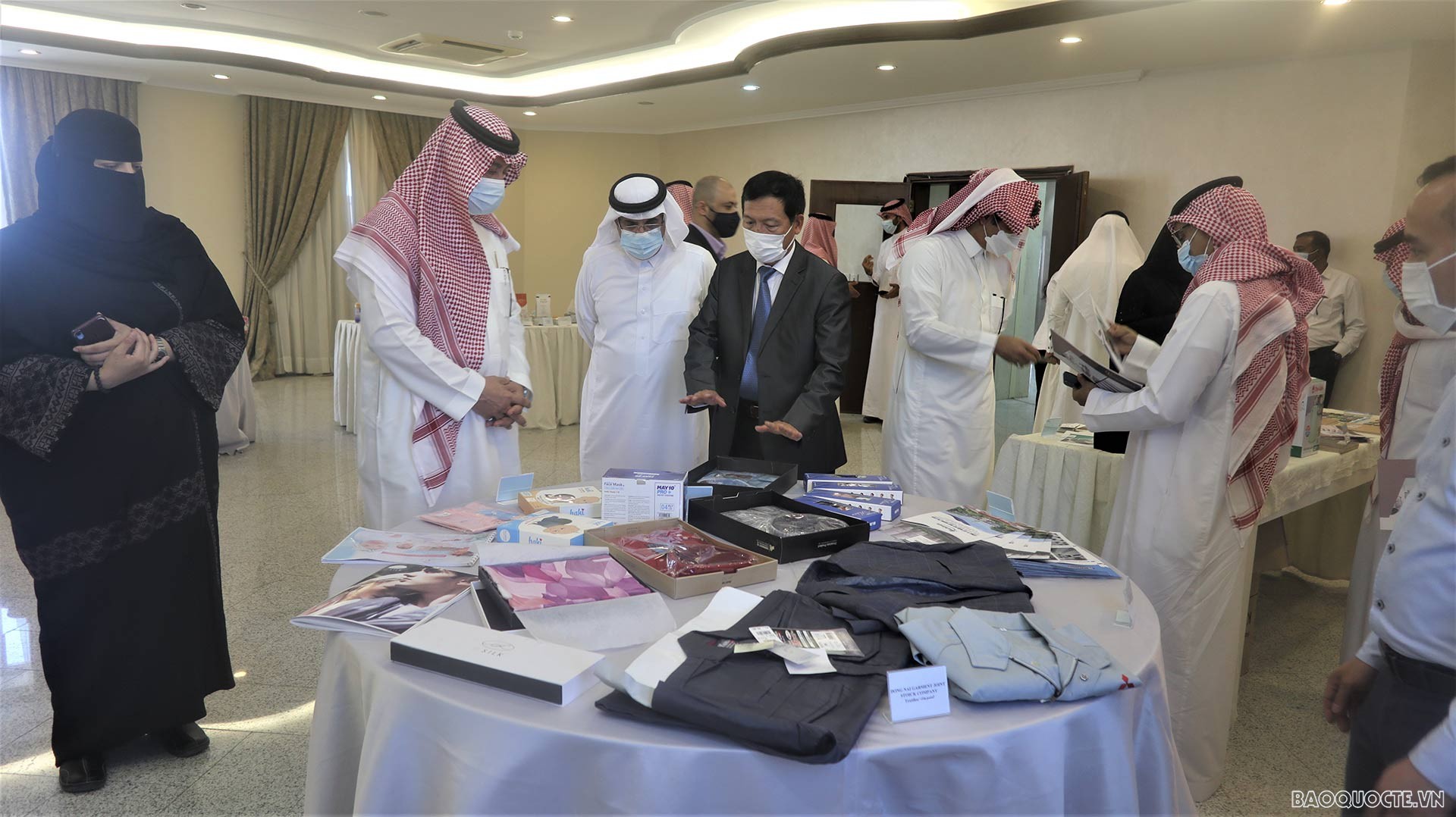 Giới thiệu hàng xuất khẩu Việt Nam tại Tabuk. (Nguồn: ĐSQ Việt Nam tại Saudi Arabia) Giới thiệu hàng xuất khẩu Việt Nam tại Tabuk. (Nguồn: ĐSQ Việt Nam tại Saudi Arabia)