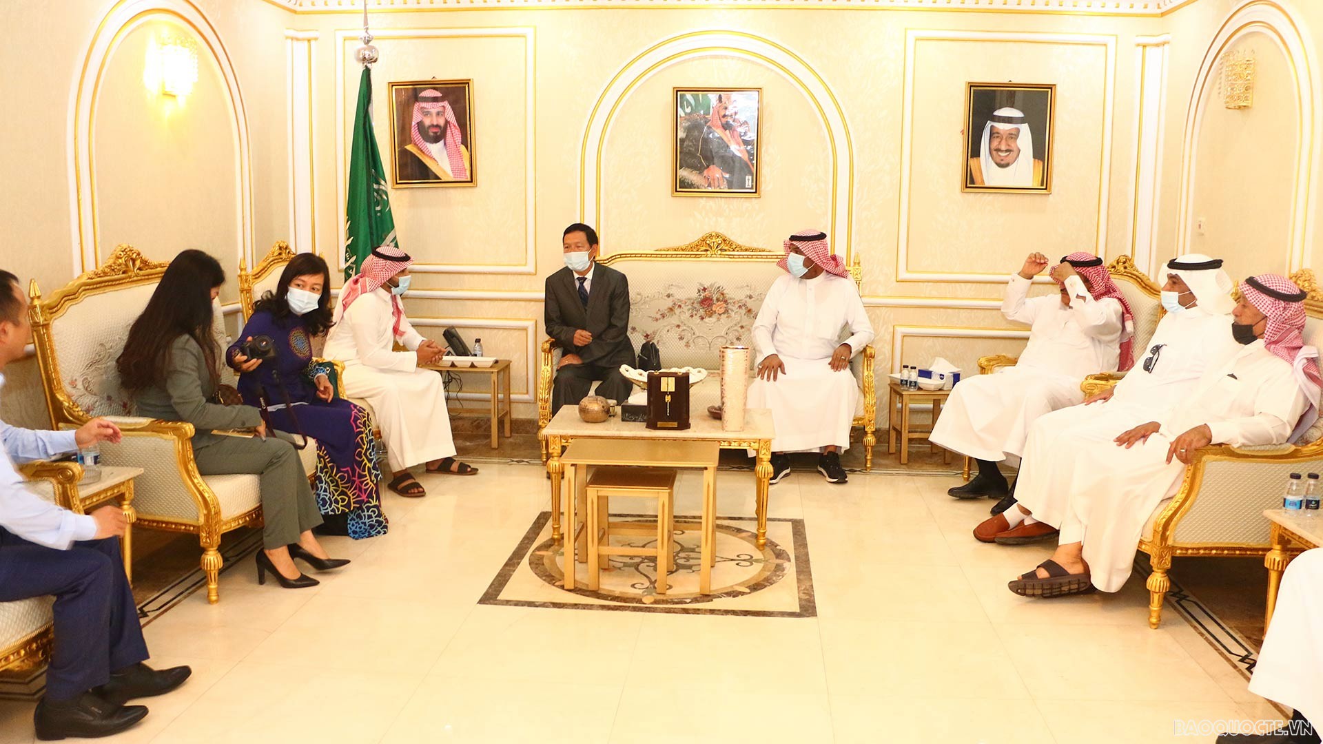 Đoàn công tác làm việc với Lãnh đạo Phòng Thương mại và Công nghiệp tỉnh Al Jouf. (Nguồn: ĐSQ Việt Nam tại Saudi Arabia) Đoàn công tác làm việc với Lãnh đạo Phòng Thương mại và Công nghiệp tỉnh Al Jouf. (Nguồn: ĐSQ Việt Nam tại Saudi Arabia)