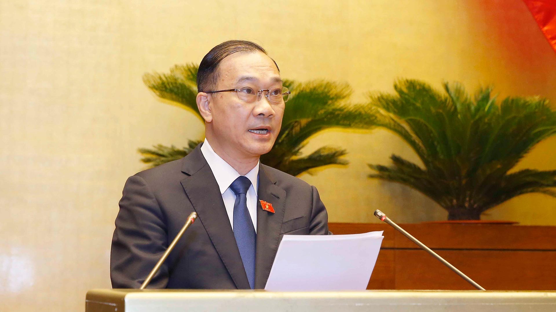 Chủ nhiệm Ủy ban Kinh tế của Quốc hội Vũ Hồng Thanh trình bày Báo cáo thẩm tra về đánh giá kết quả thực hiện kế hoạch phát triển kinh tế - xã hội, ngân sách nhà nước 6 tháng đầu năm và các giải pháp thực hiện kế hoạch phát triển kinh tế - xã hội, ngân sách nhà nước 6 tháng cuối năm 2021. Chủ nhiệm Ủy ban Kinh tế của Quốc hội Vũ Hồng Thanh trình bày Báo cáo thẩm tra về đánh giá kết quả thực hiện kế hoạch phát triển kinh tế - xã hội, ngân sách nhà nước 6 tháng đầu năm và các giải pháp thực hiện kế hoạch phát triển kinh tế - xã hội, ngân sách nhà nước 6 tháng cuối năm 2021.