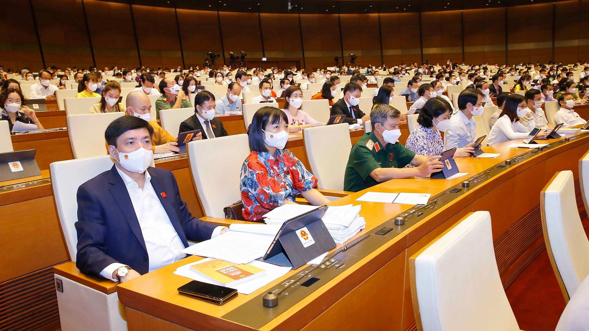 Cử tri và nhân dân nêu 4 vấn đề còn băn khoăn, lo lắng và 5 kiến nghị cần giải quyết