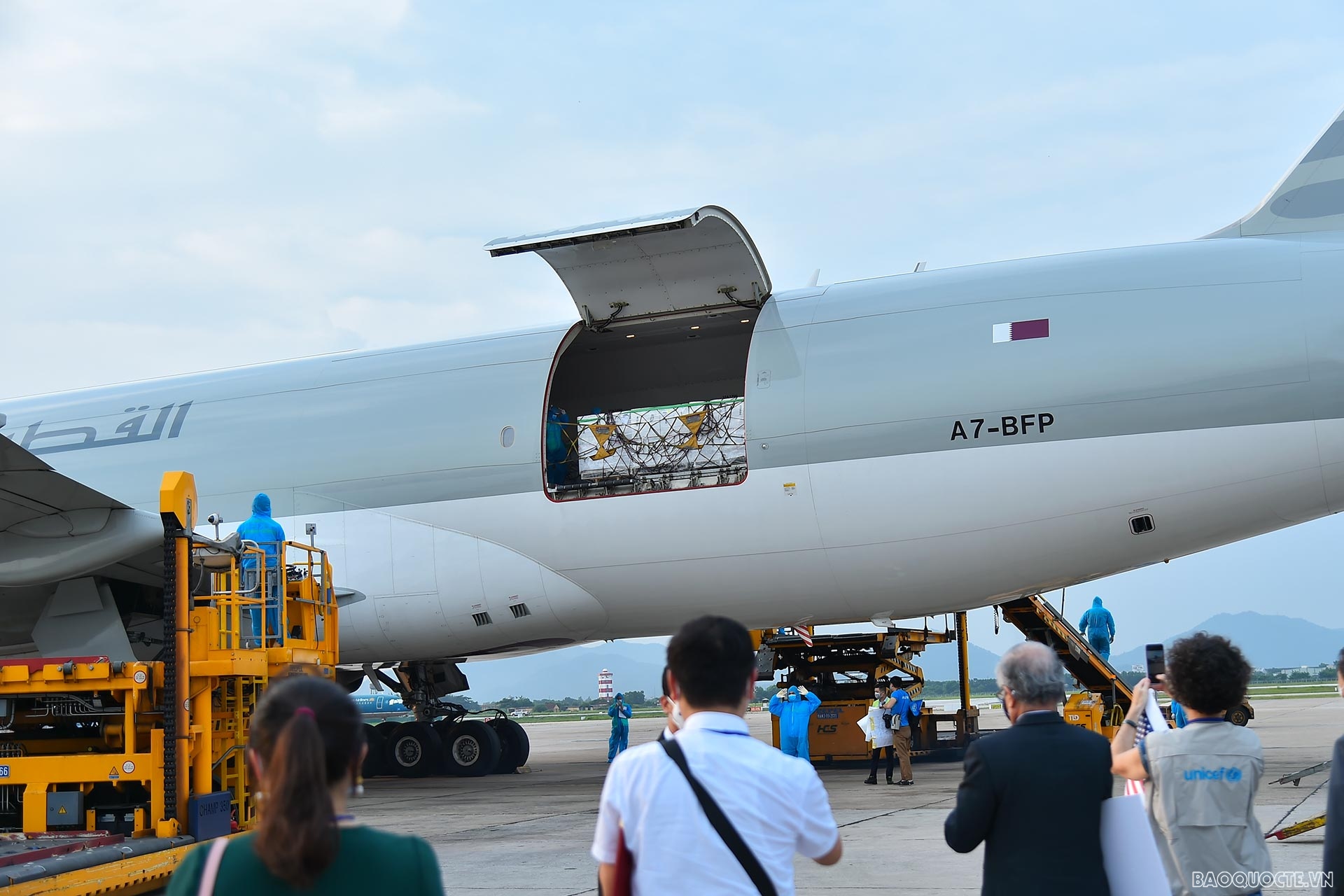 Hơn 1,5 triệu liều vaccine do Hoa Kỳ tài trợ đã về Sân bay Quốc tế Nội Bài Toàn cảnh hơn 1,5 triệu liều vaccine ngừa Covid-19 do Hoa Kỳ tài trợ về Sân bay Quốc tế Nội Bài