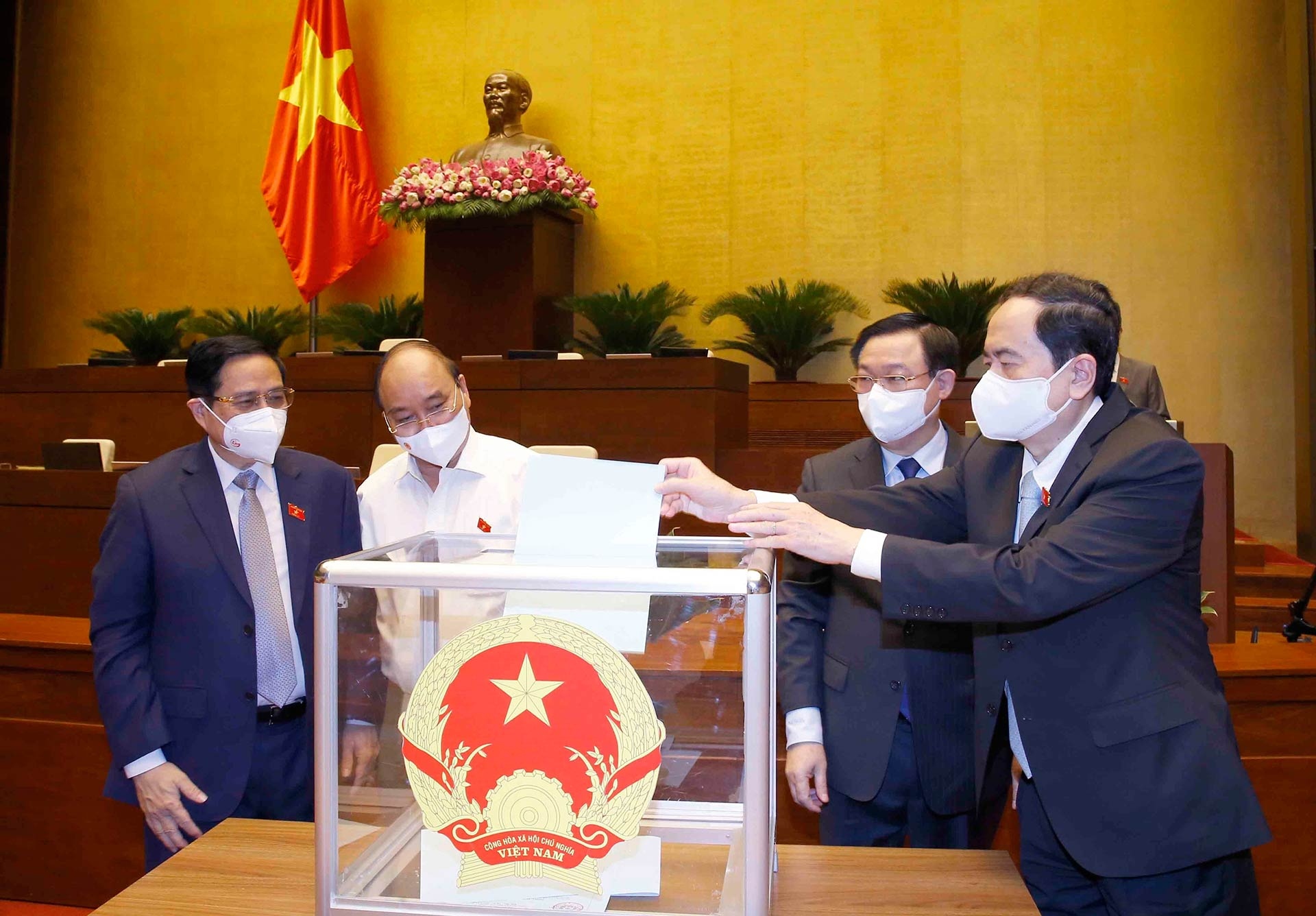 Quốc hội thông qua có 27 thành viên Chính phủ và bổ nhiệm Thẩm phán Tòa án nhân dân tối cao Quốc hội thông qua có 27 thành viên Chính phủ và bổ nhiệm Thẩm phán Tòa án nhân dân tối cao