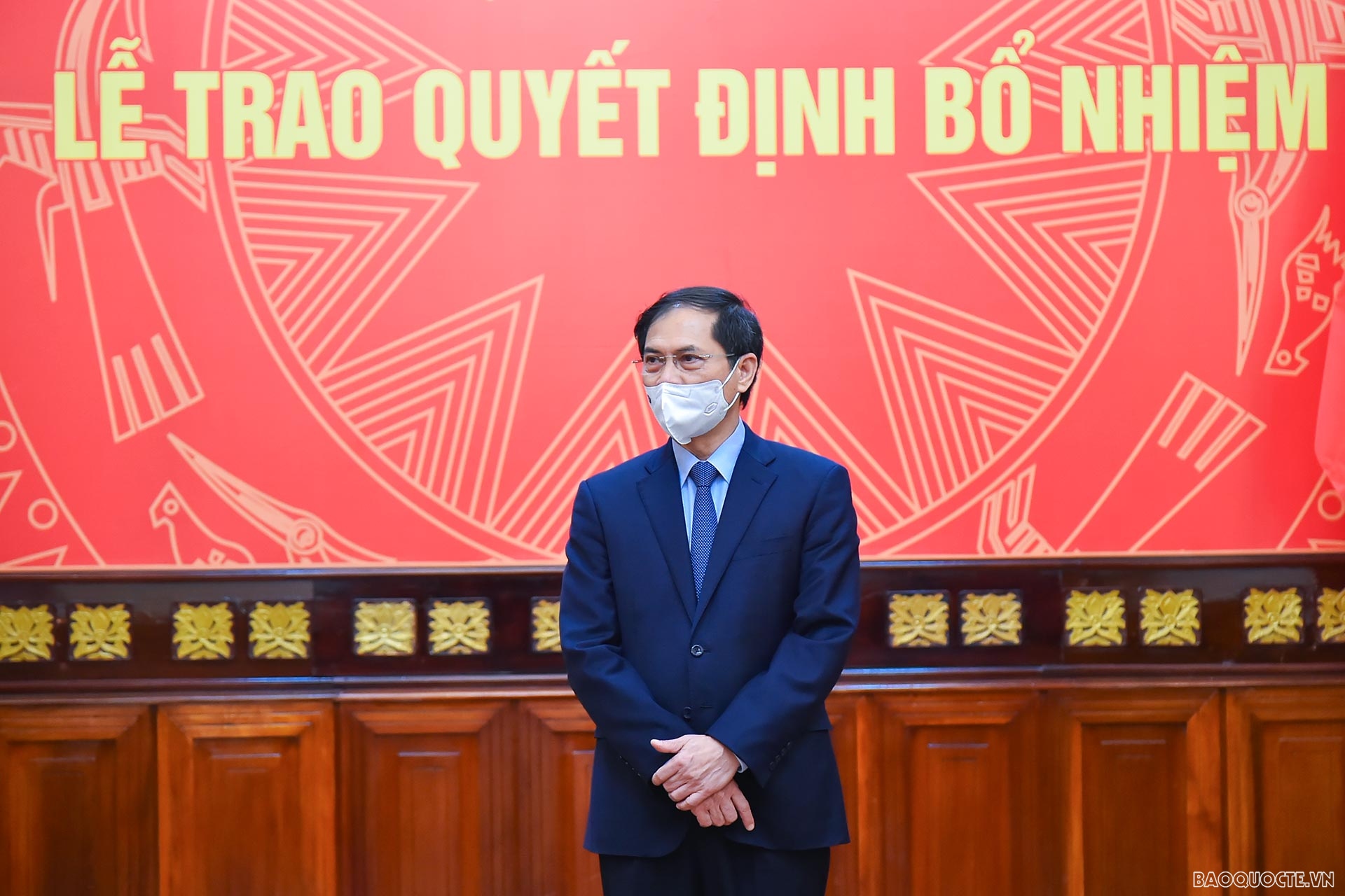 Phát biểu tại Lễ trao quyết định, Ủy viên Trung ương Đảng, Bộ trưởng Ngoại giao Bùi Thanh Sơn chúc mừng các cán bộ lãnh đạo bổ nhiệm vào các vị trí công tác mới; khẳng định đây là sự tin tưởng của Lãnh đạo Bộ và cán bộ các đơn vị đối với năng lực, kinh nghiệm công tác của các cán bộ được bổ nhiệm. Phát biểu tại Lễ trao quyết định, Ủy viên Trung ương Đảng, Bộ trưởng Ngoại giao Bùi Thanh Sơn chúc mừng các cán bộ lãnh đạo bổ nhiệm vào các vị trí công tác mới; khẳng định đây là sự tin tưởng của Lãnh đạo Bộ và cán bộ các đơn vị đối với năng lực, kinh nghiệm công tác của các cán bộ được bổ nhiệm.